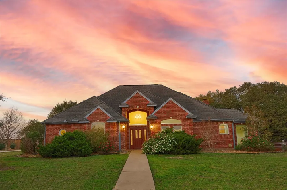 900 Schulze Road Schulenburg, TX 78949