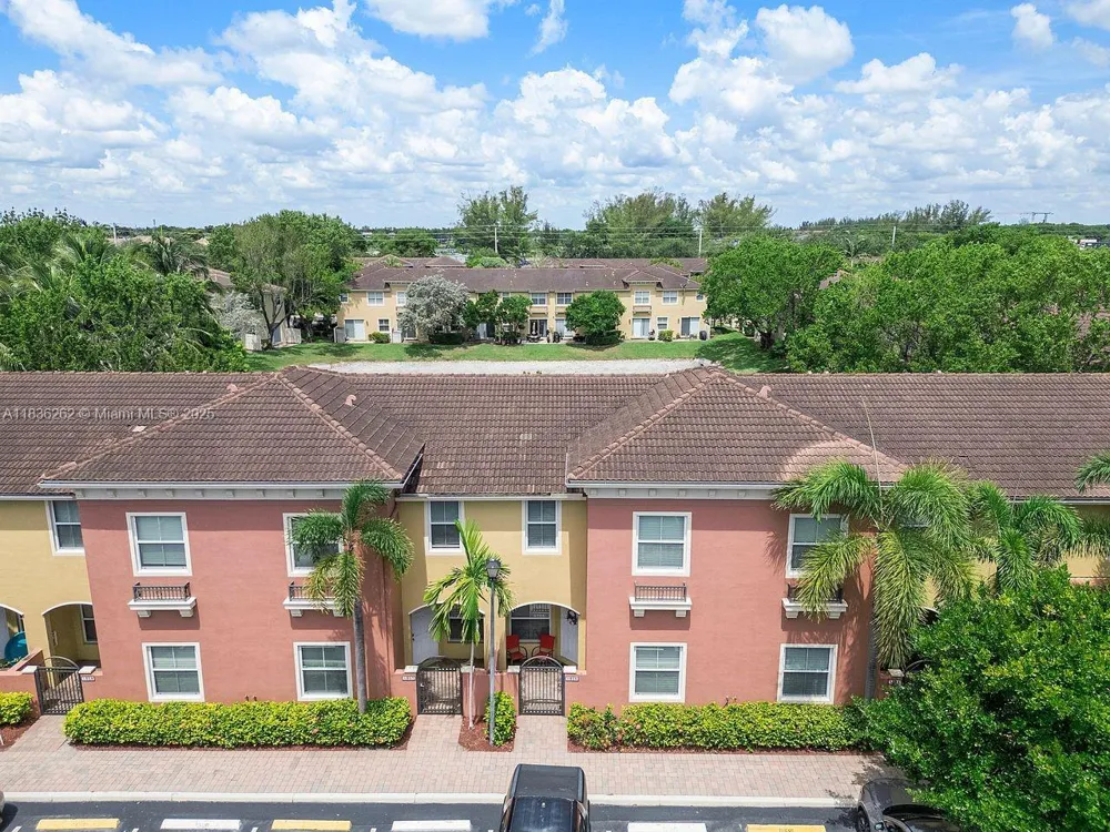 2851 W Prospect Rd #1306 Tamarac, FL 33309