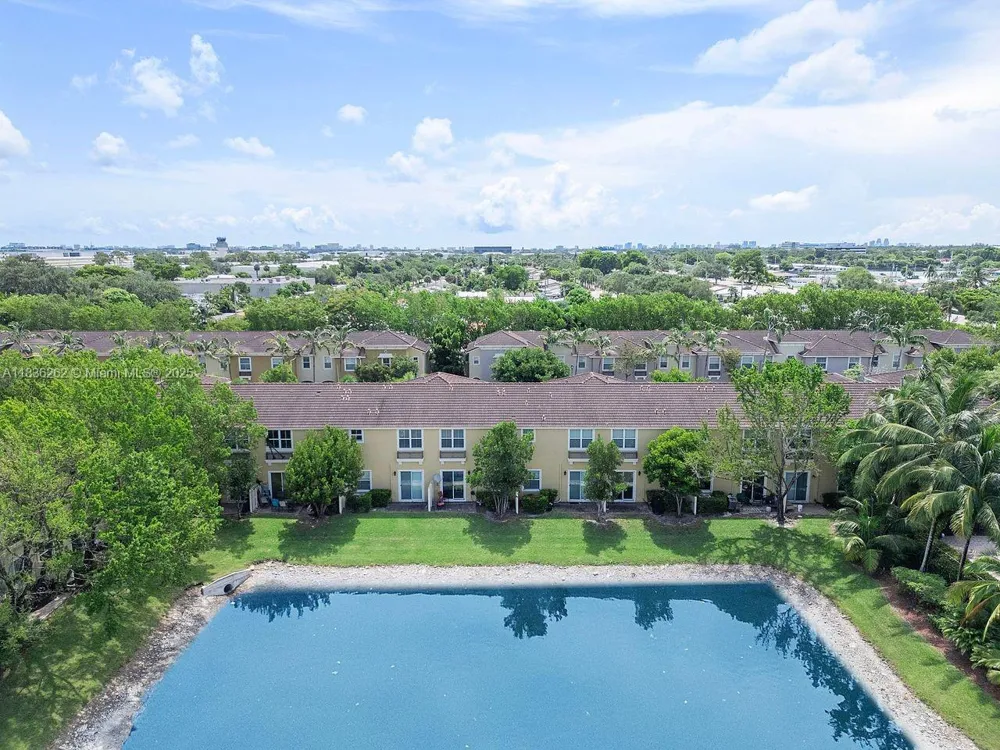 2851 W Prospect Rd #1306 Tamarac, FL 33309