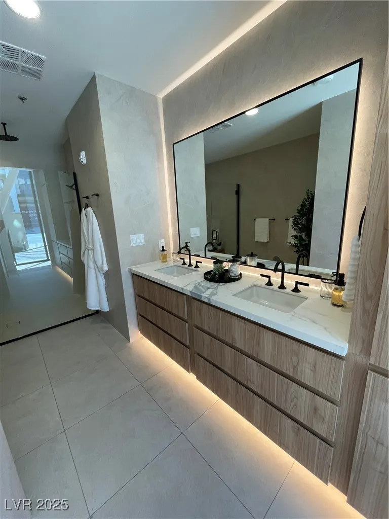 700 W Carson Avenue #506 Las Vegas, NV 89106
