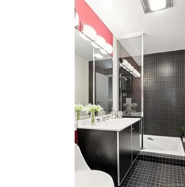 8 W 65th Street #5A New York (Manhattan), NY 10023