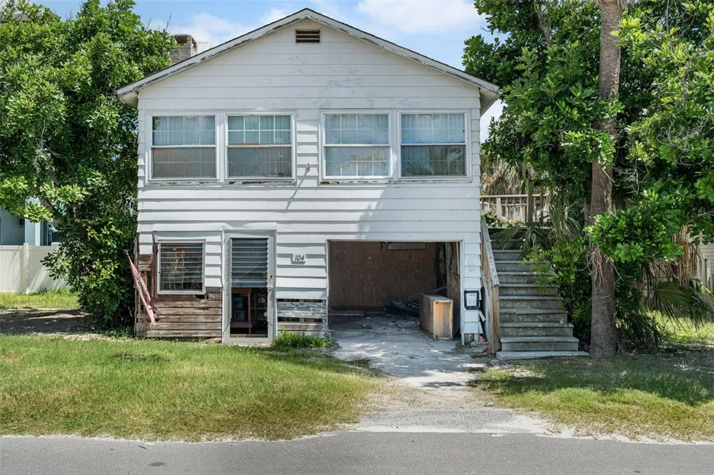 104 10TH STREET S Bradenton Beach, FL 34217