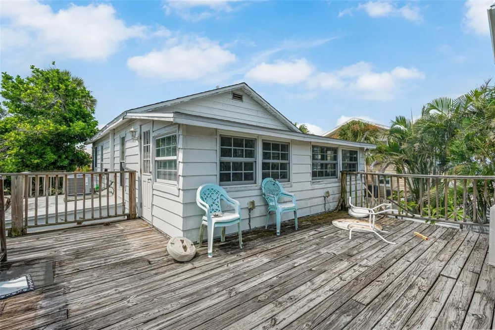 104 10TH STREET S Bradenton Beach, FL 34217