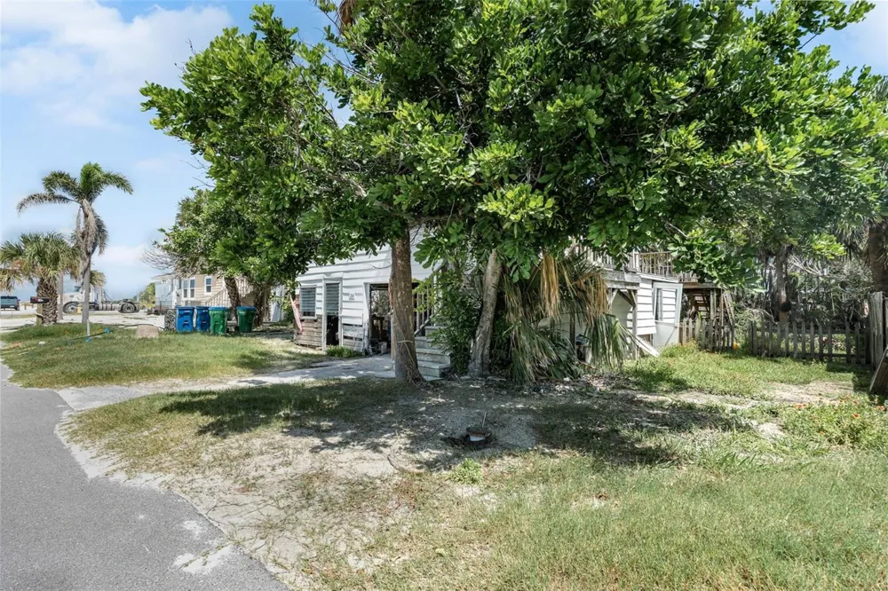 104 10TH STREET S Bradenton Beach, FL 34217