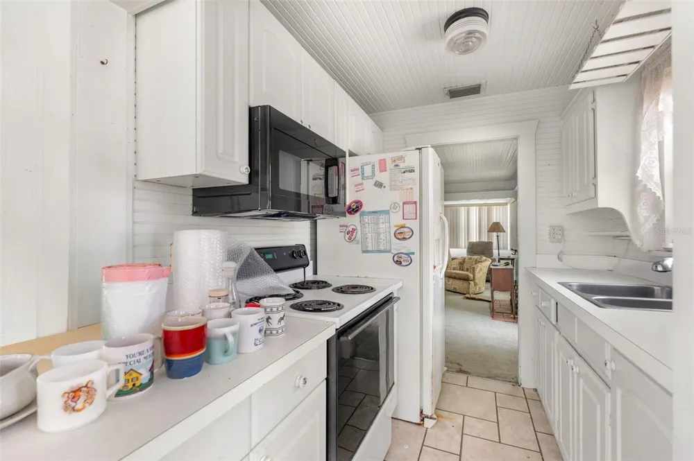 104 10TH STREET S Bradenton Beach, FL 34217