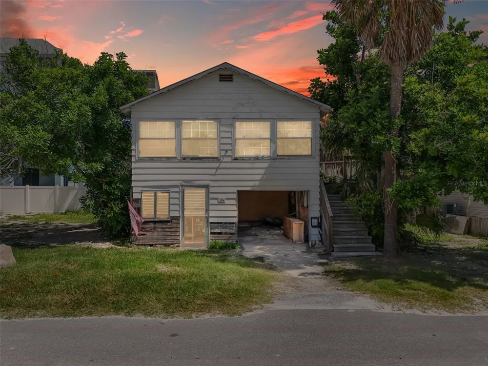 104 10TH STREET S Bradenton Beach, FL 34217