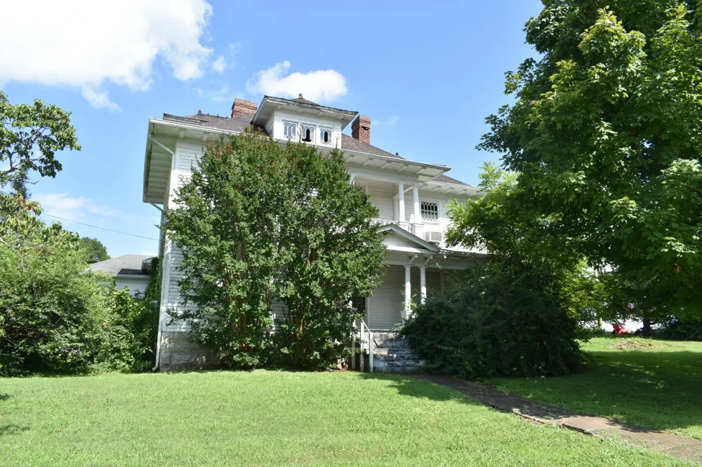 704 Main St Carthage, TN 37030