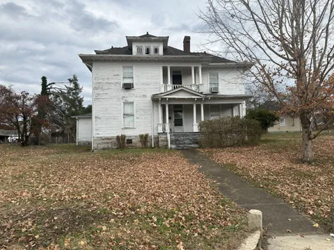 704 Main St