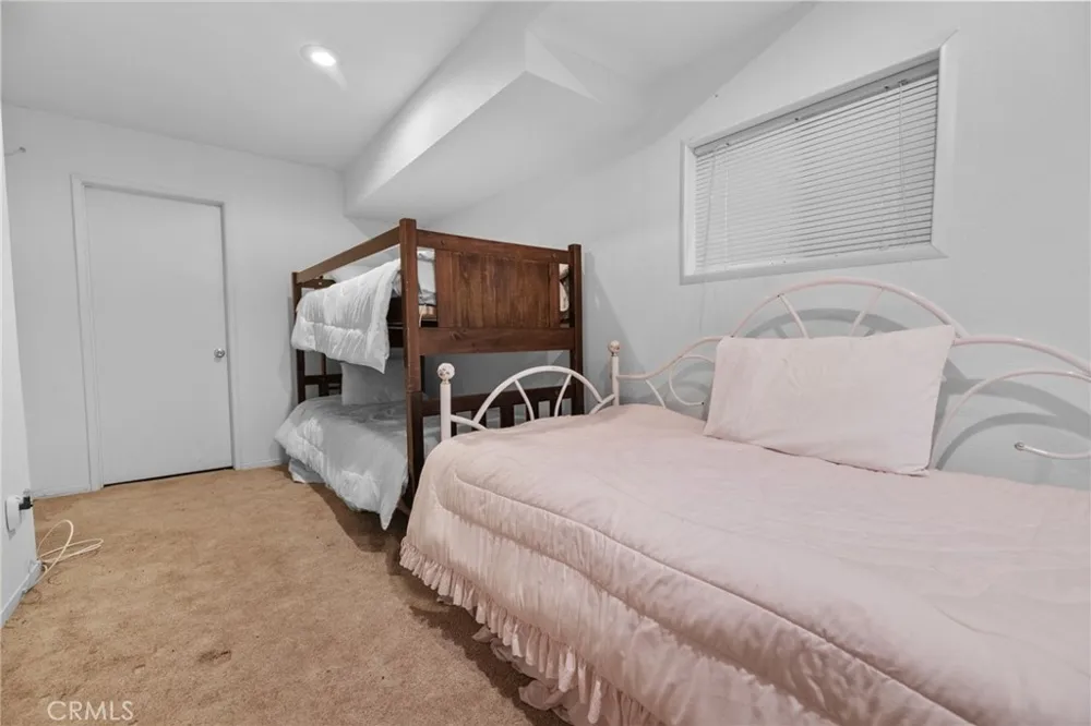 103 Rockledge Lane Lake Arrowhead, CA 92352