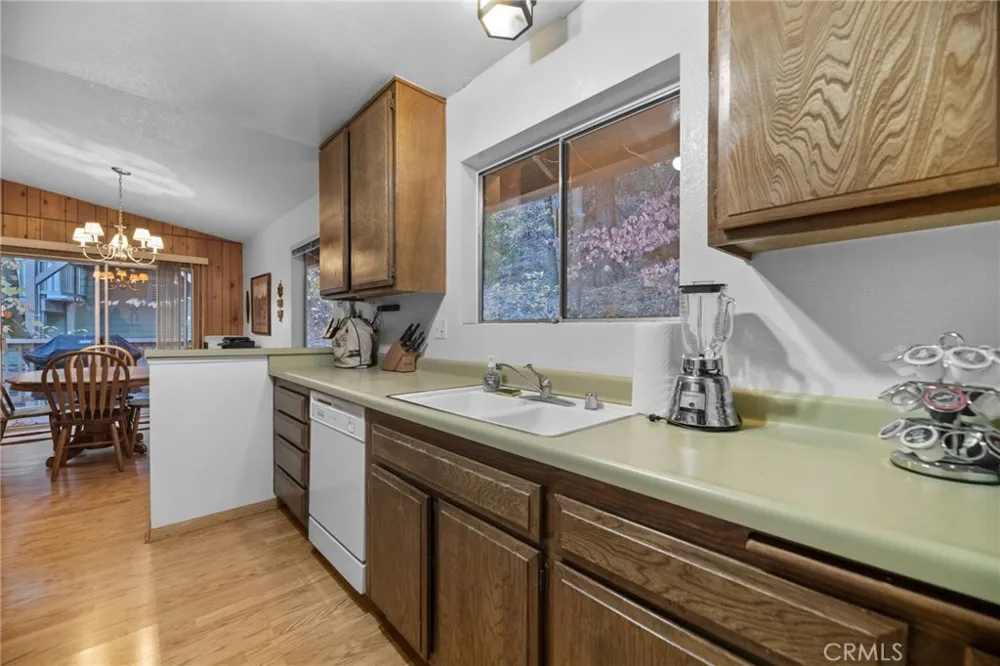 103 Rockledge Lane Lake Arrowhead, CA 92352