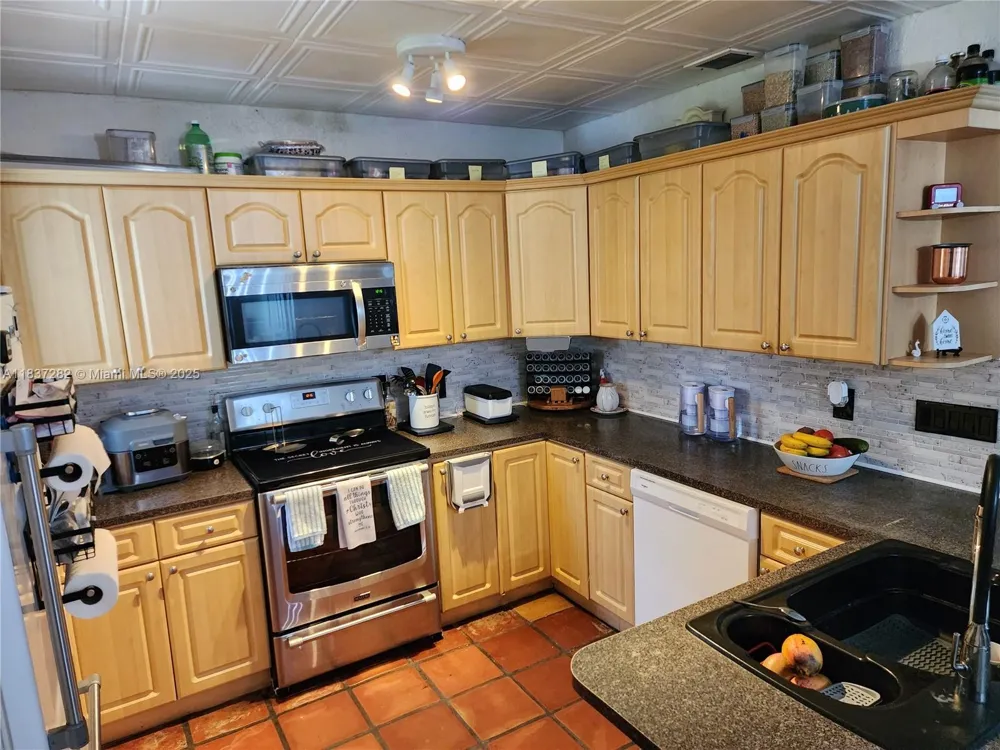 3521 E 8th Ave Hialeah, FL 33013