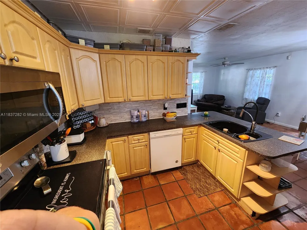 3521 E 8th Ave Hialeah, FL 33013
