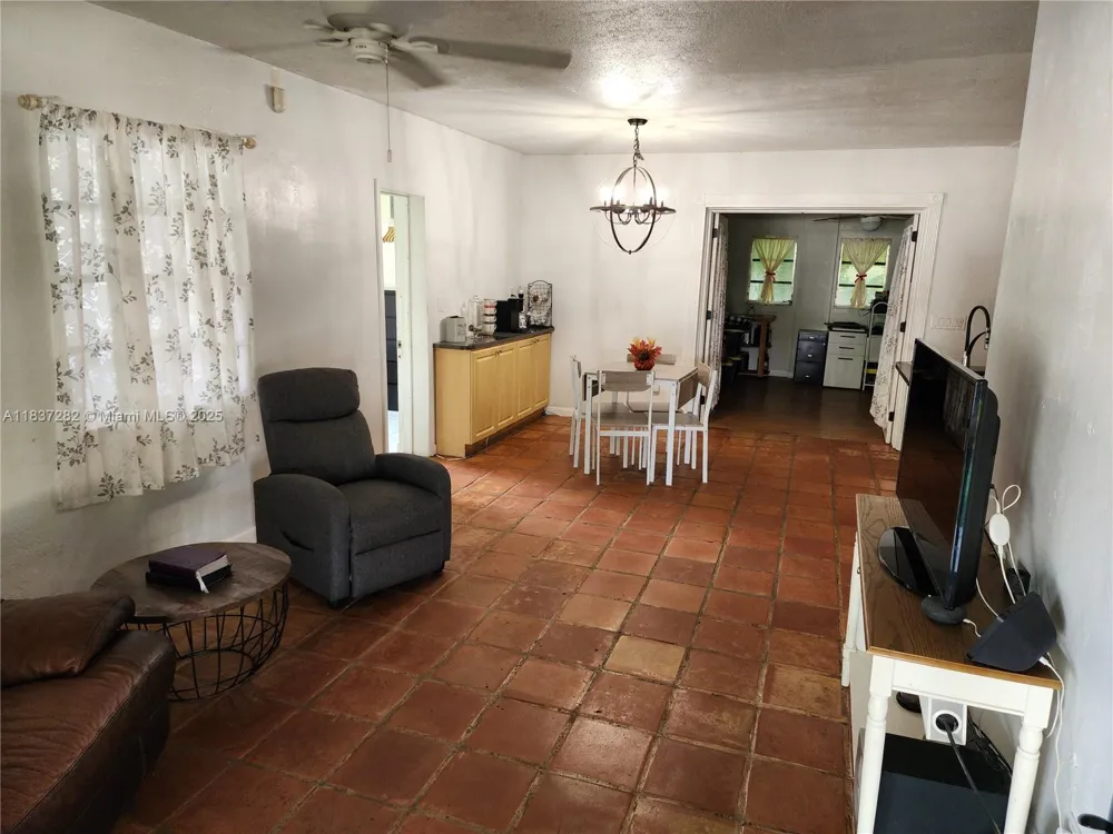 3521 E 8th Ave Hialeah, FL 33013