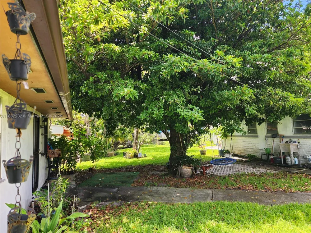 3521 E 8th Ave Hialeah, FL 33013