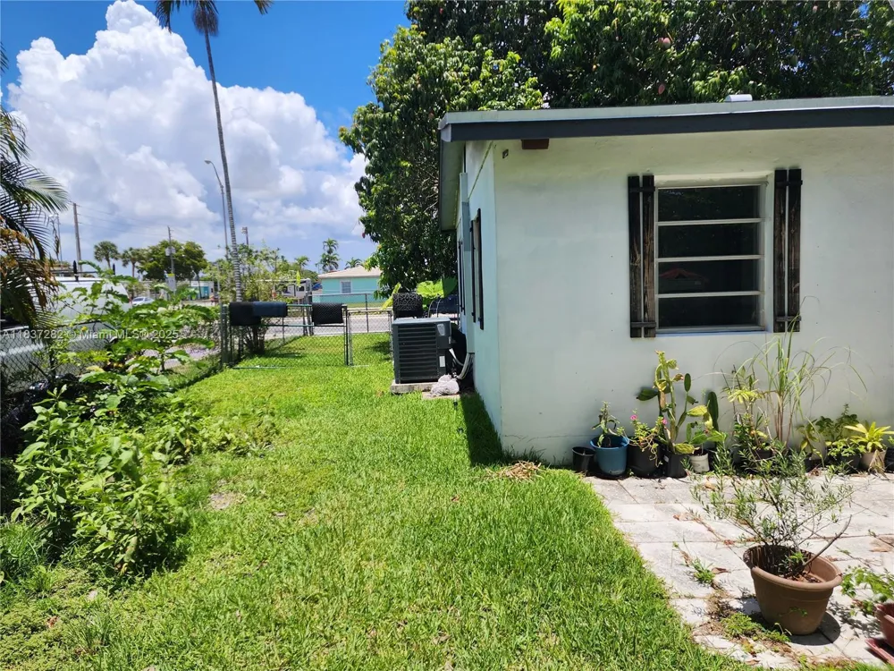 3521 E 8th Ave Hialeah, FL 33013