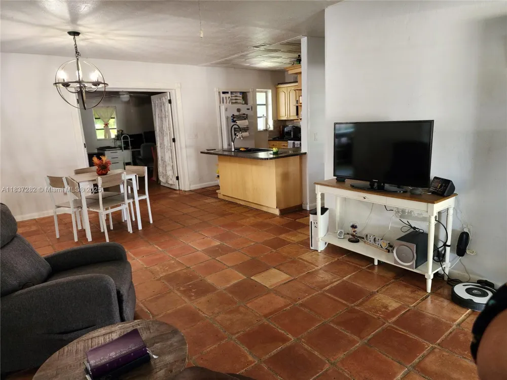 3521 E 8th Ave Hialeah, FL 33013
