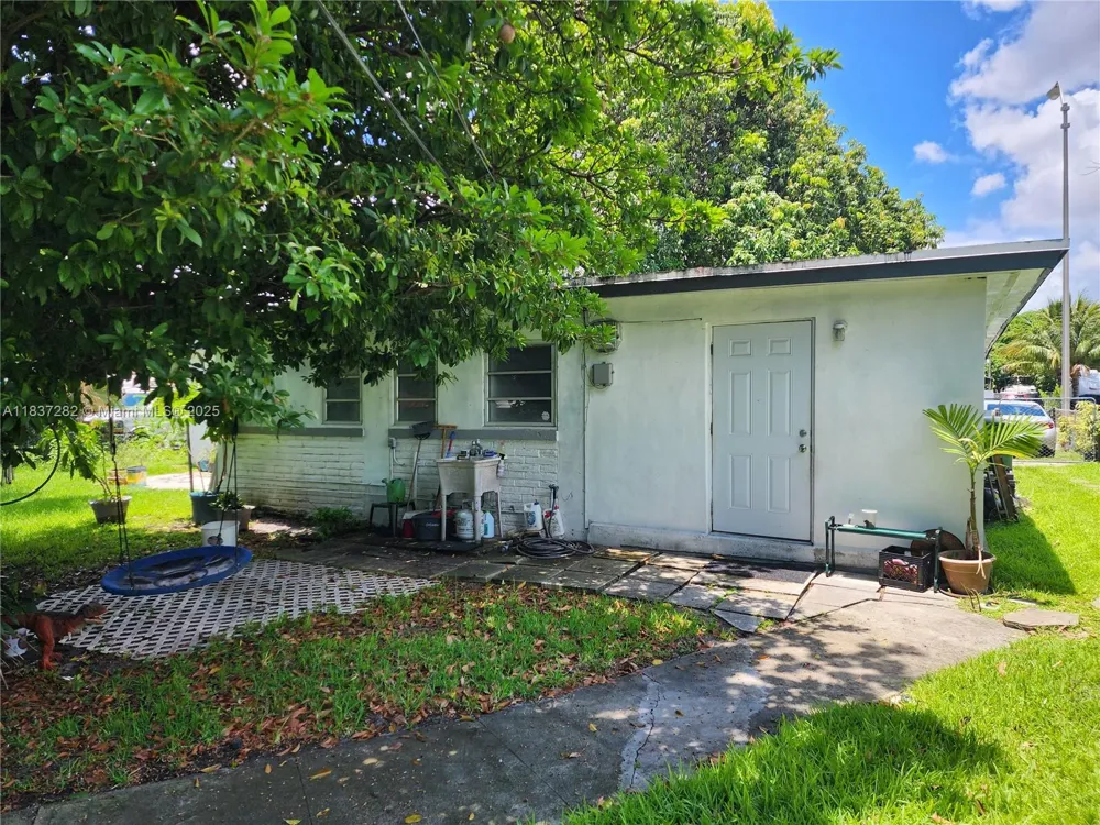 3521 E 8th Ave Hialeah, FL 33013