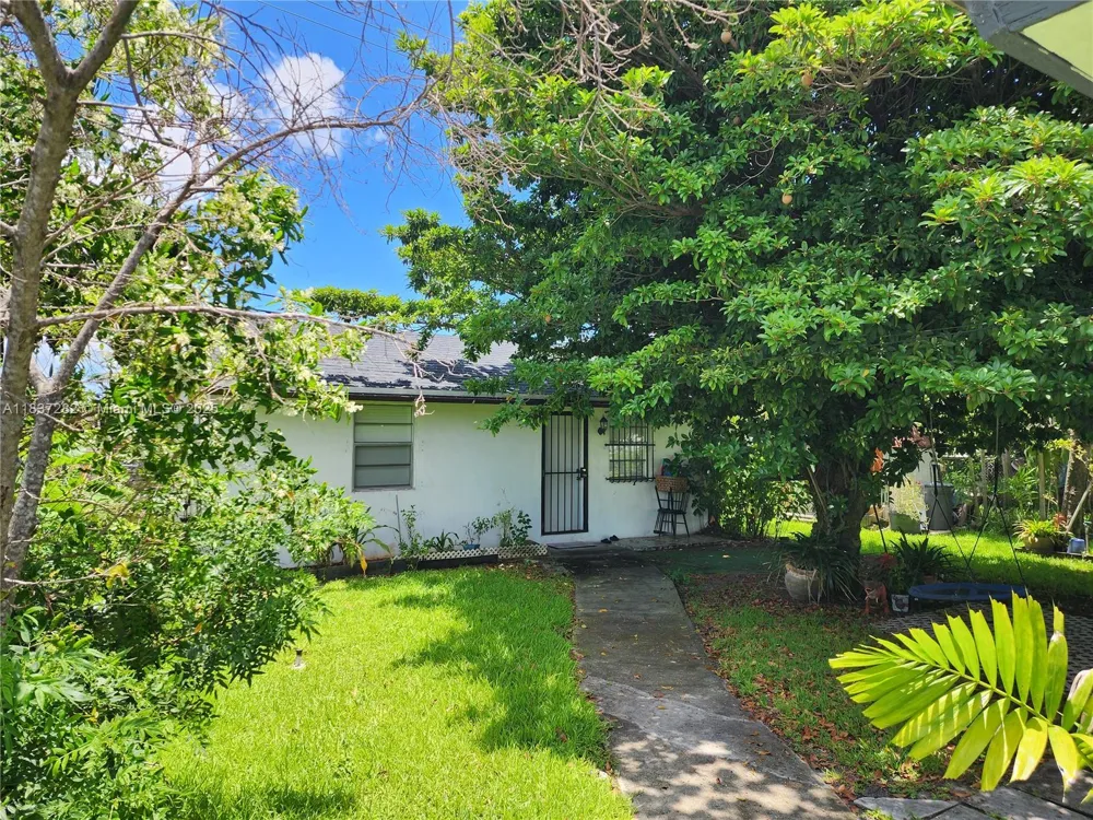 3521 E 8th Ave Hialeah, FL 33013