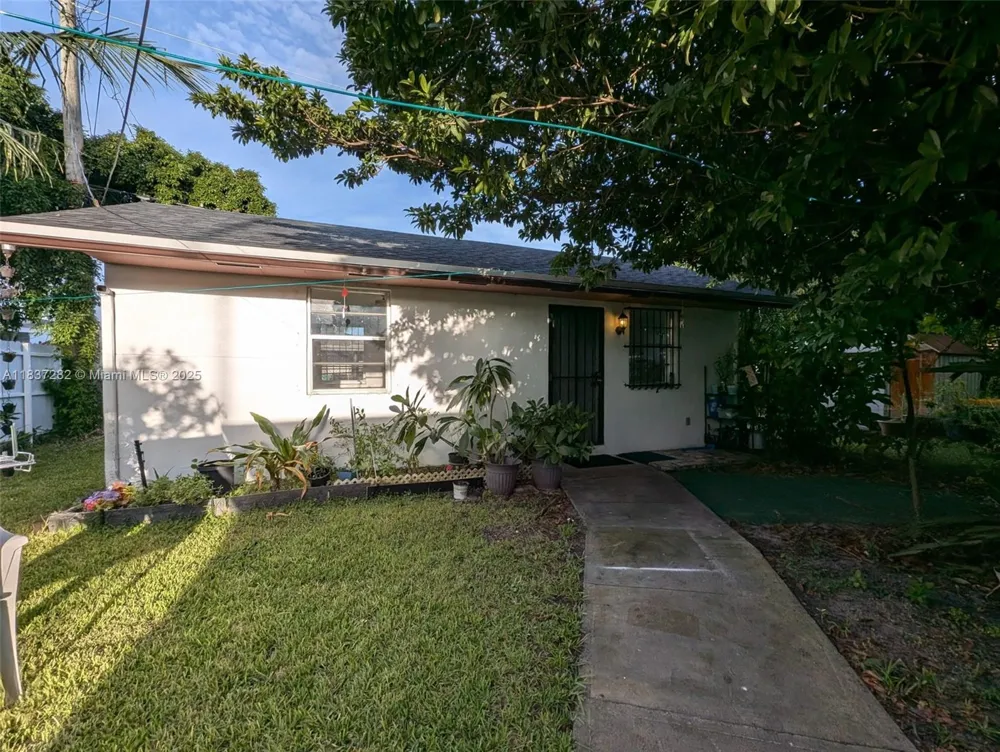 3521 E 8th Ave Hialeah, FL 33013