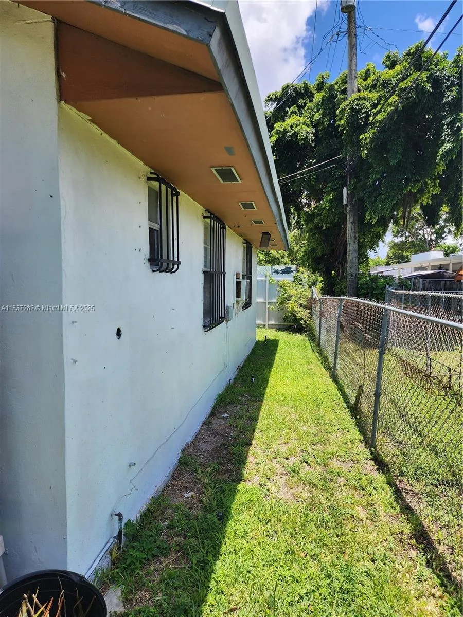 3521 E 8th Ave Hialeah, FL 33013