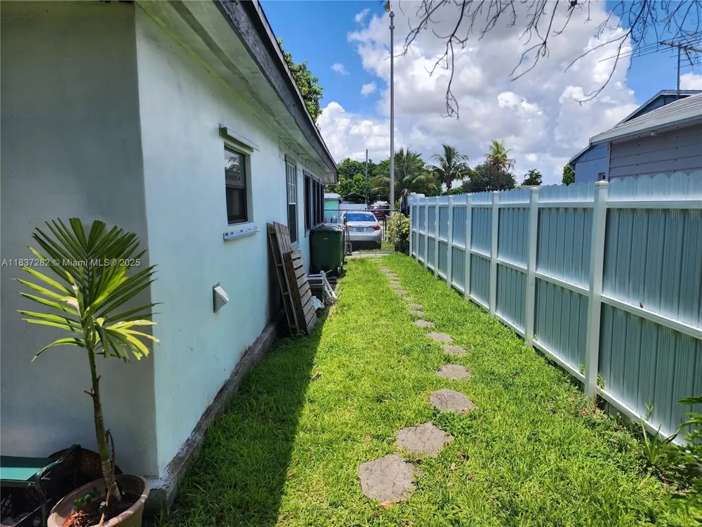 3521 E 8th Ave Hialeah, FL 33013