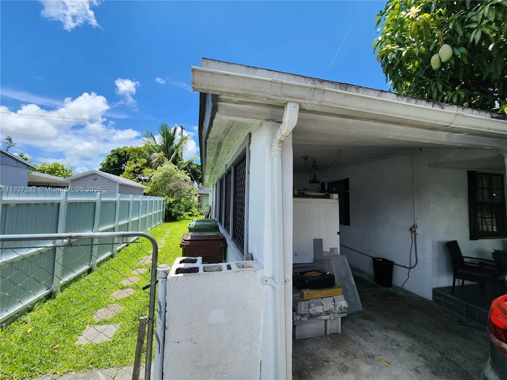 3521 E 8th Ave Hialeah, FL 33013