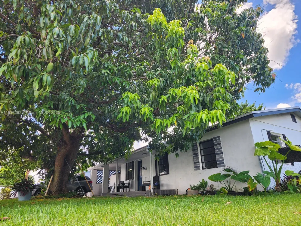 3521 E 8th Ave Hialeah, FL 33013