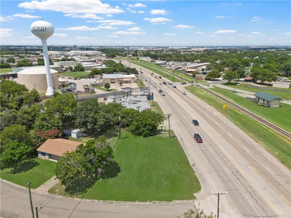 319 S Hewitt Drive Hewitt, TX 76643