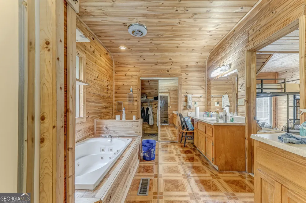 519 E VALLEY RD NE Rydal, GA 30171