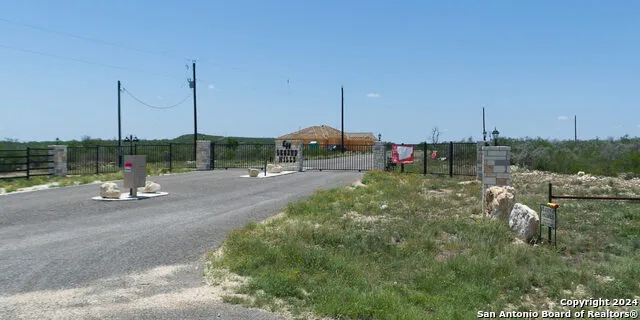 61 Friendship Hills Uvalde, TX 78801