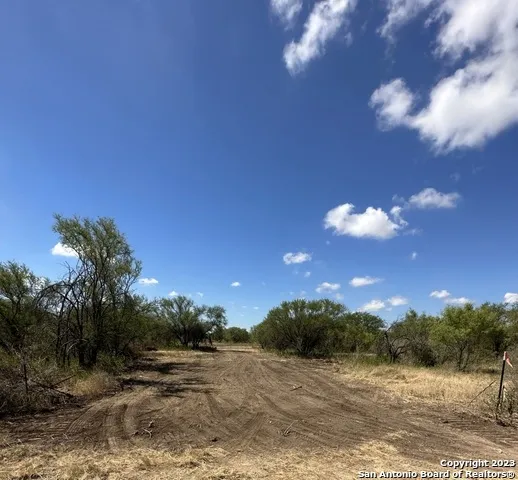 000 Old Hwy 90 Sabinal, TX 78881