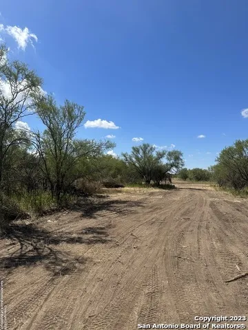 000 Old Hwy 90 Sabinal, TX 78881