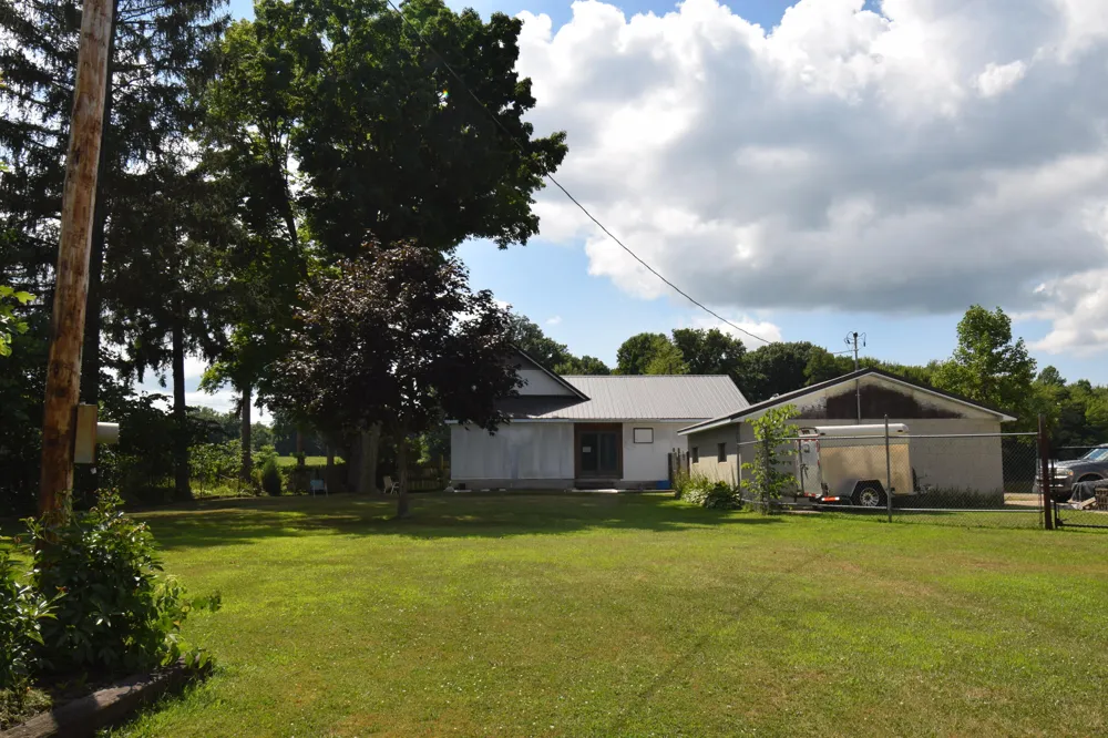 71627 County Road 681 Hartford, MI 49057