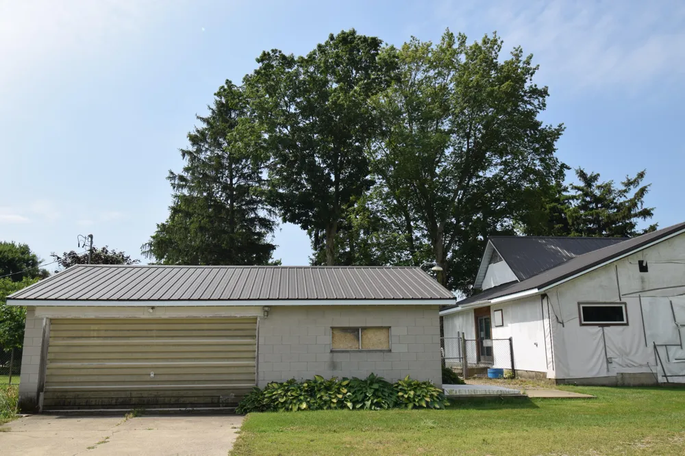 71627 County Road 681 Hartford, MI 49057