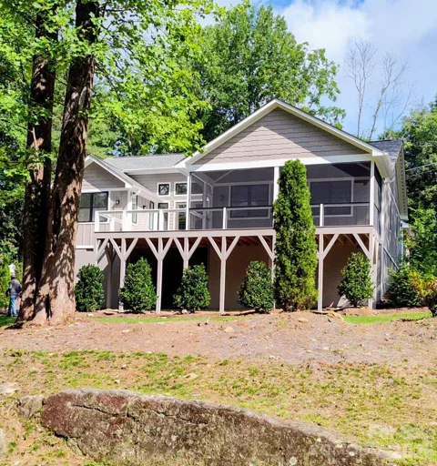 654 Hollybrook Drive
