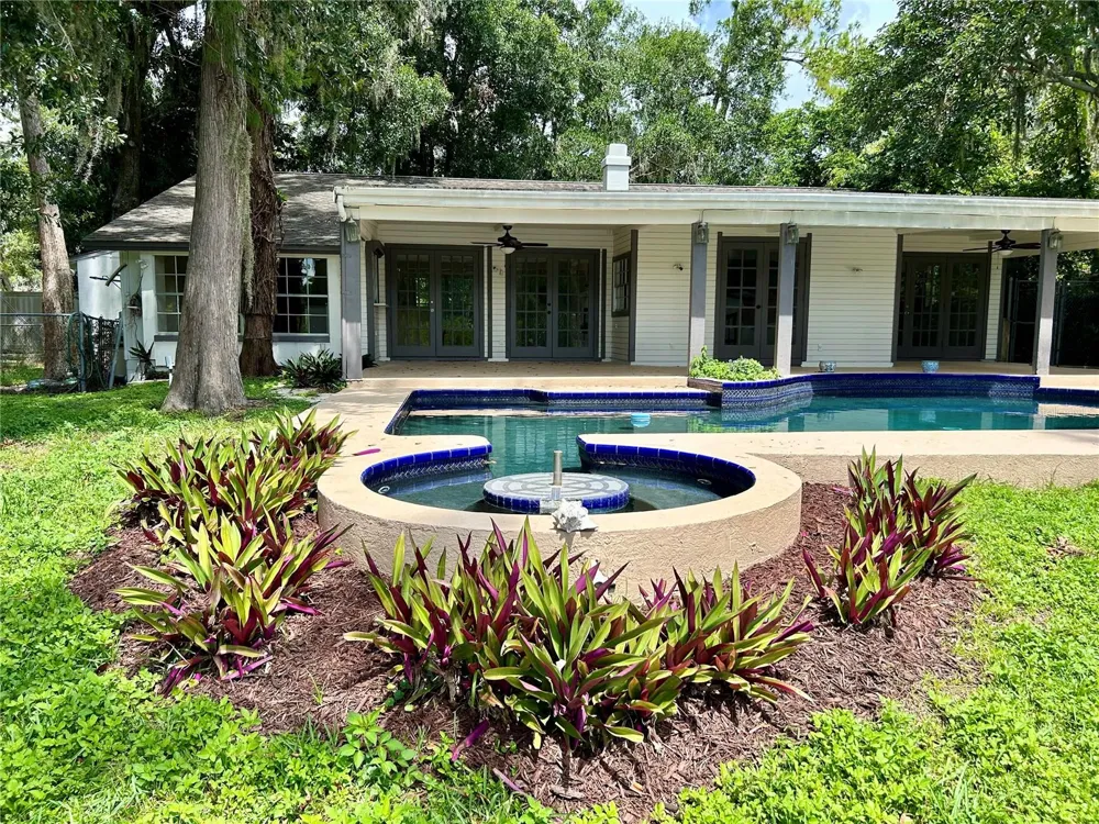 17017 PAULA LANE Lutz, FL 33558