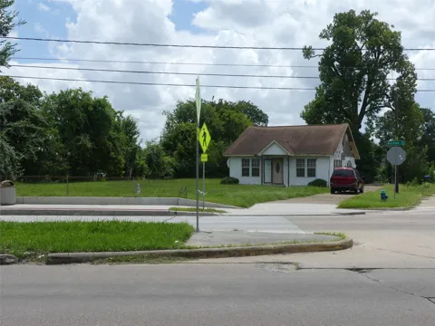 7713 Airline Drive