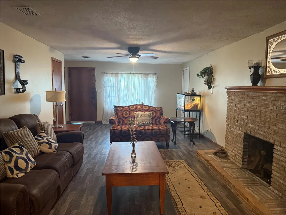 3011 S WIGGINS ROAD Plant City, FL 33566