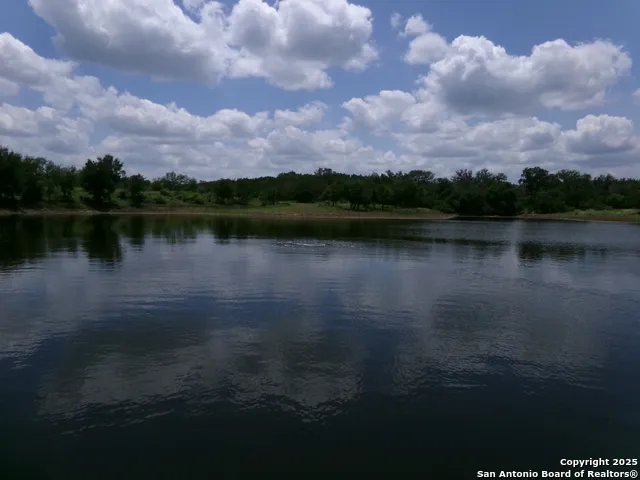 1881 Grand Oaks Hondo, TX 78861