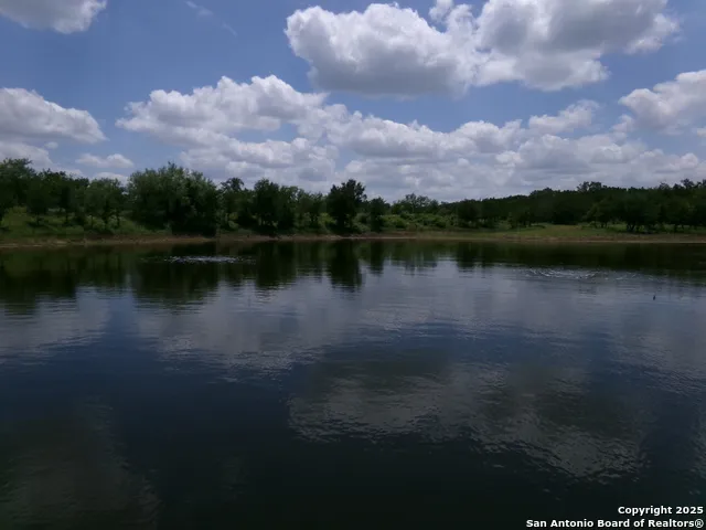 1881 Grand Oaks Hondo, TX 78861