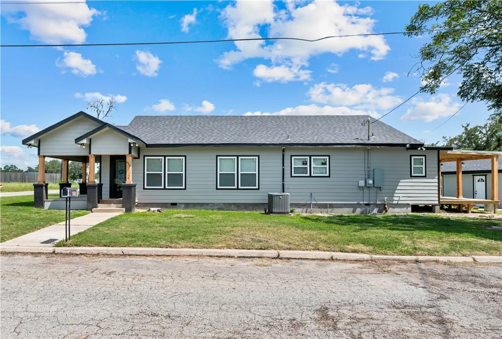 410 E Lott Street Beeville, TX 78102