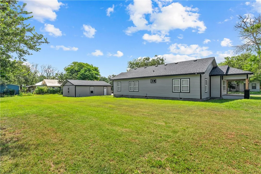 410 E Lott Street Beeville, TX 78102
