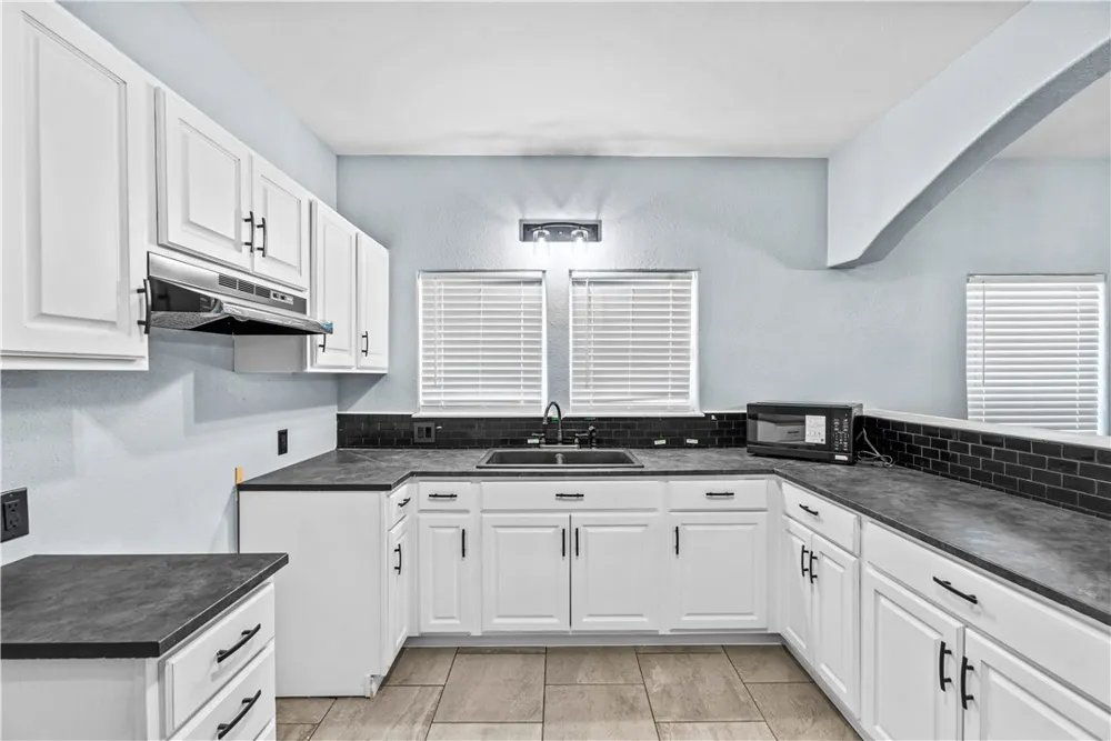 410 E Lott Street Beeville, TX 78102