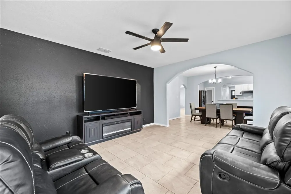 410 E Lott Street Beeville, TX 78102