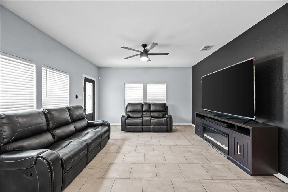 410 E Lott Street Beeville, TX 78102