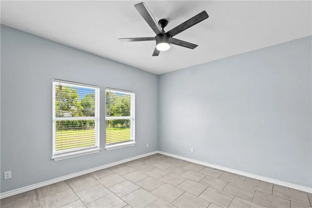 410 E Lott Street Beeville, TX 78102