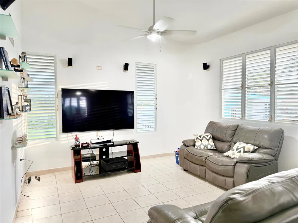 Urb. La Romana 216 CALLE FRANCHESCO Quebradillas, PR 00678