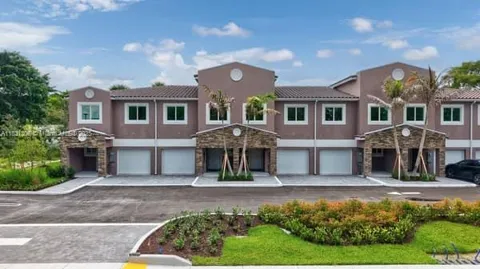 1563 NW 94th Way #09