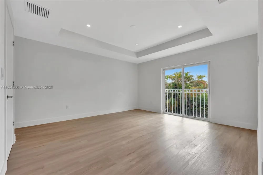 1563 NW 94th Way #09 Coral Springs, FL 33071