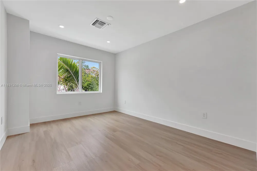 1563 NW 94th Way #09 Coral Springs, FL 33071
